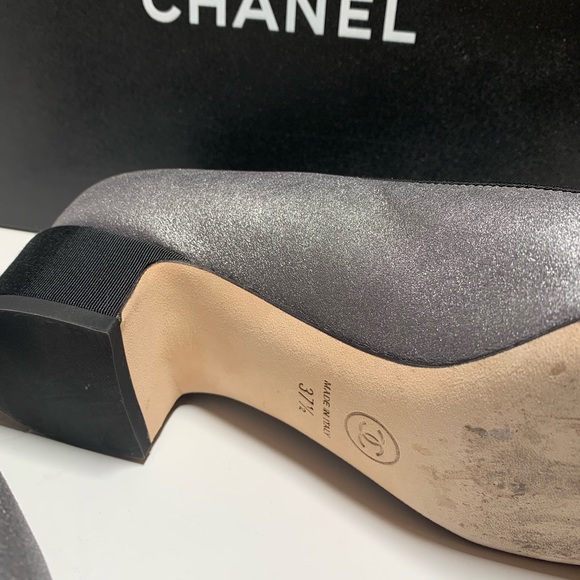 Authentic CHANEL Pumps - Picture 5 of 7